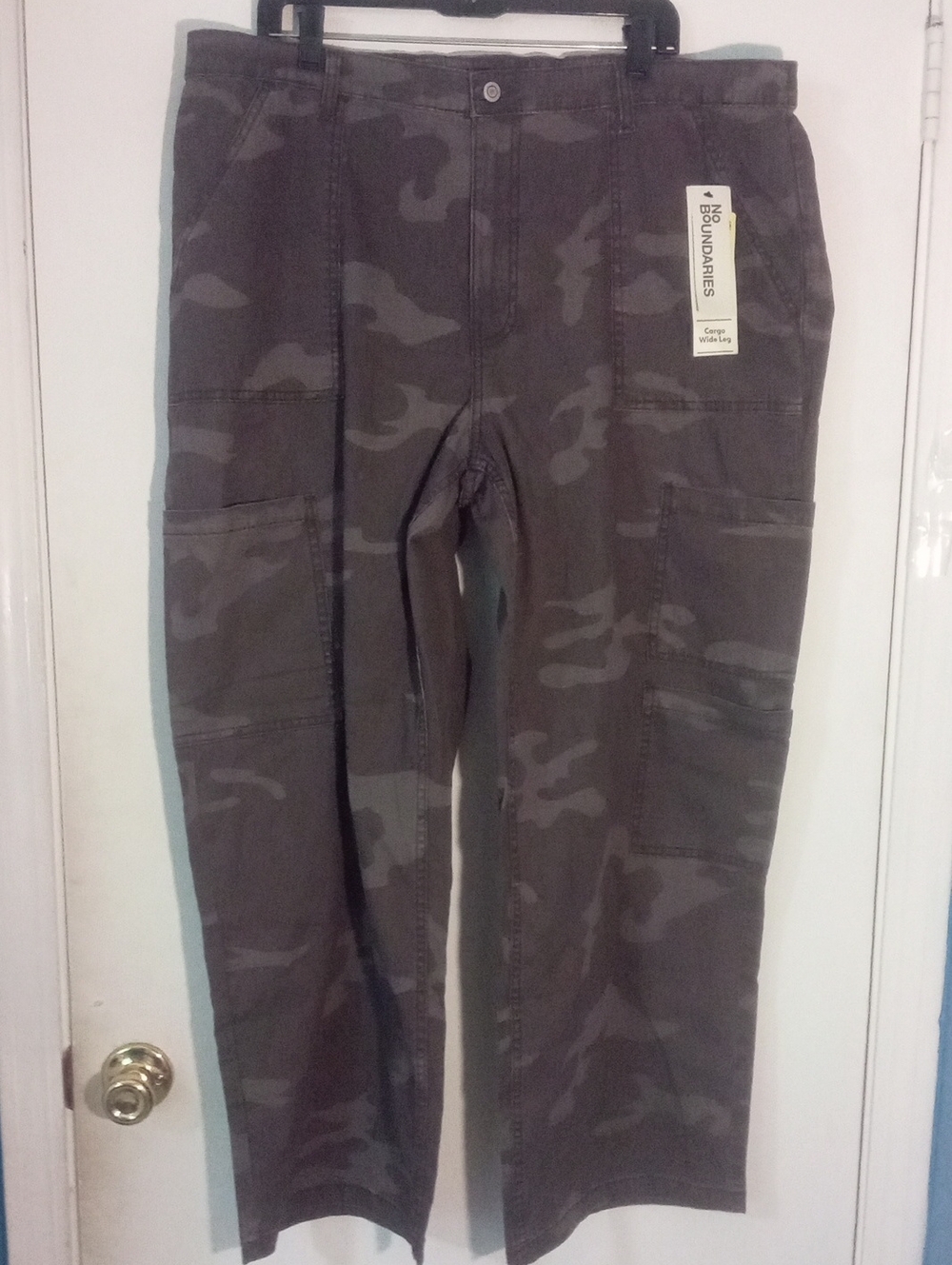 No Boundaries Brown Camo Cargo Pants 2X Plus 20W 22W NWT Wide Leg